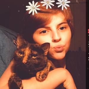 Meet your Posher, Tia